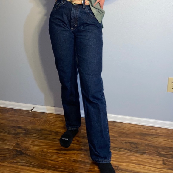 Dark Wash Wrangler Blue Jeans (new condition) - Picture 4 of 5